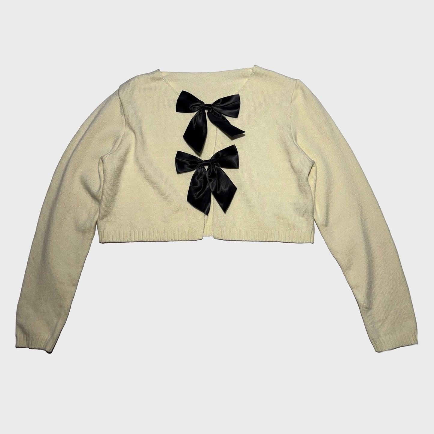 Sueter cuello redondo con lazos