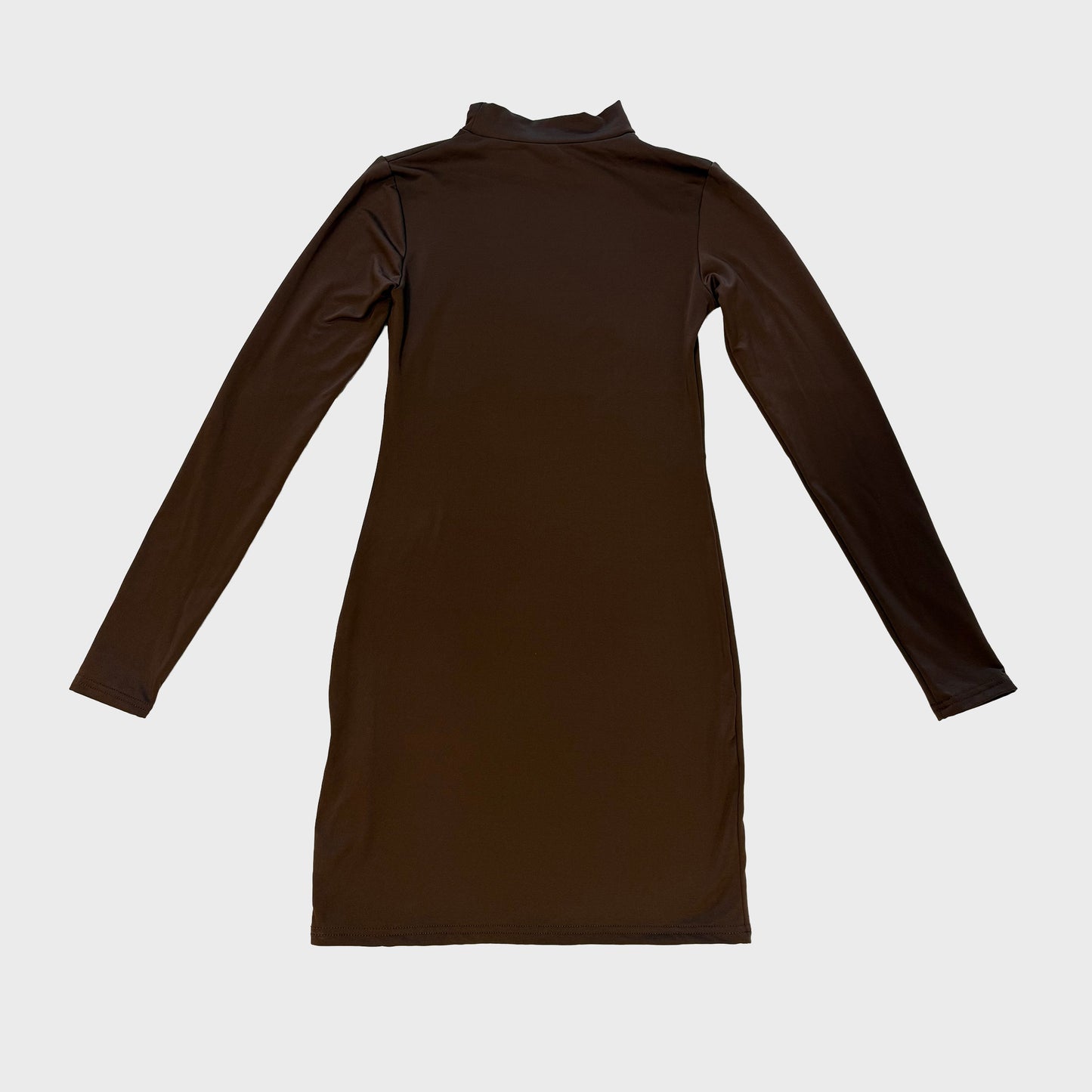 Vestido marron liso con cuello alto