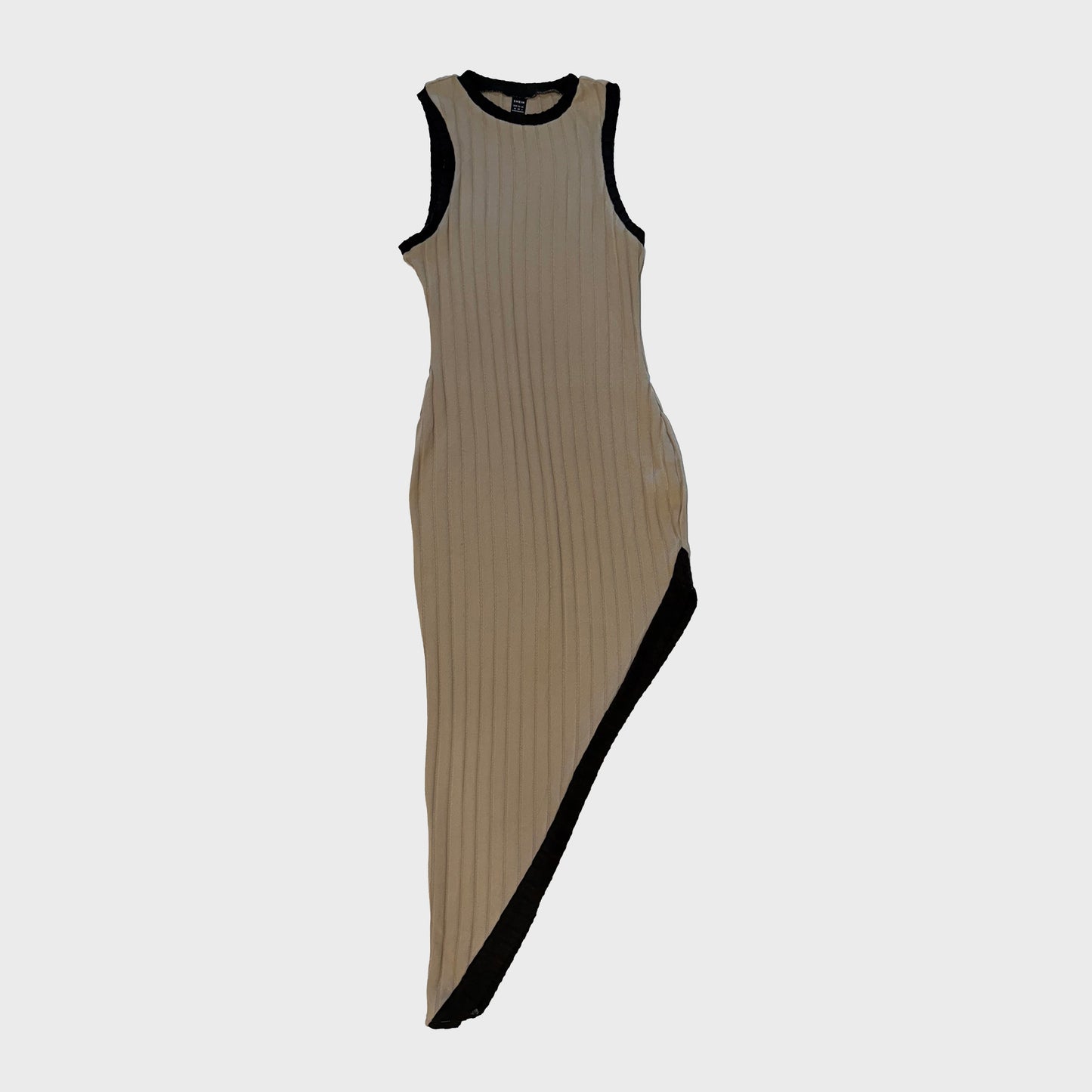 Vestido beige con pico de lado