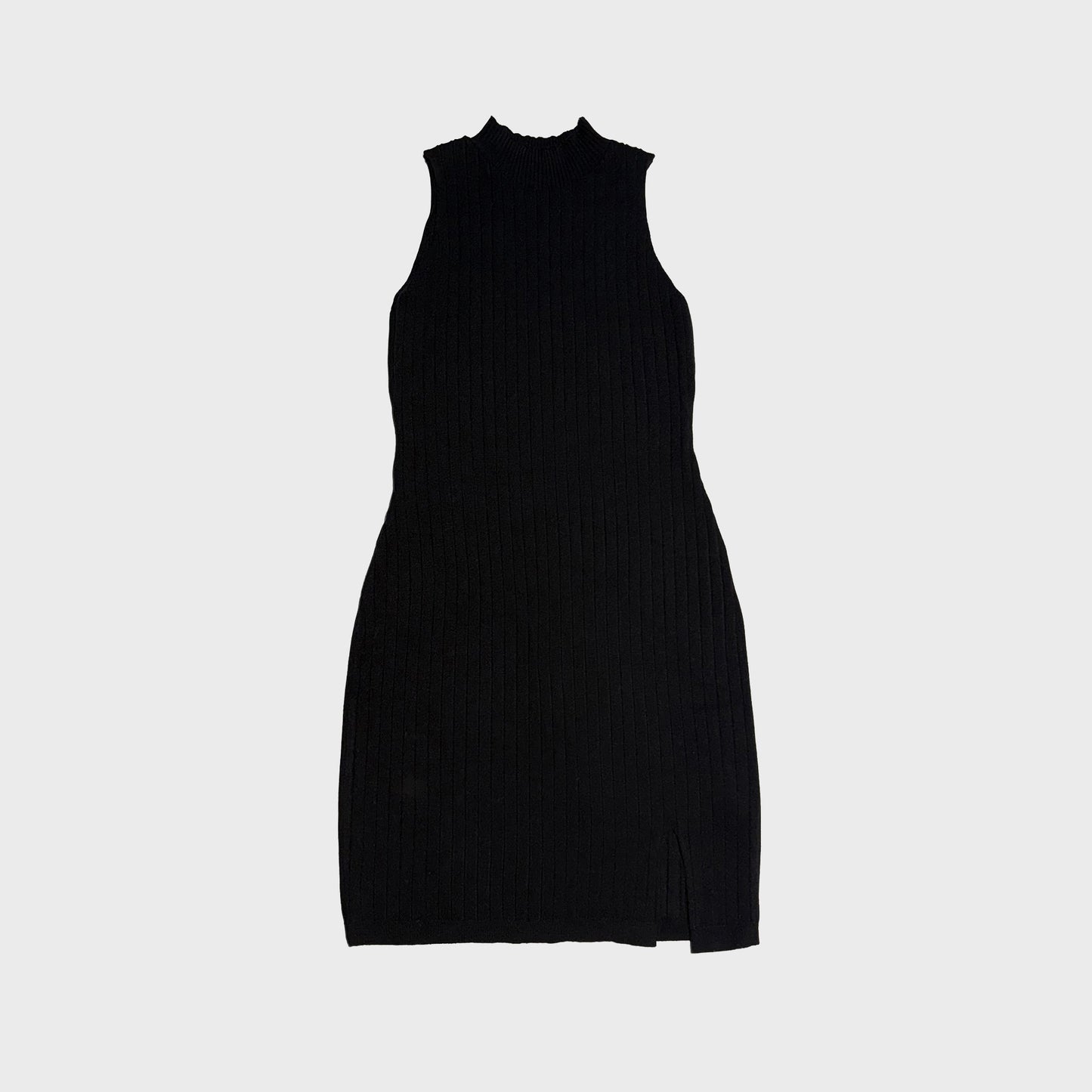 Vestido negro corto cuello alto