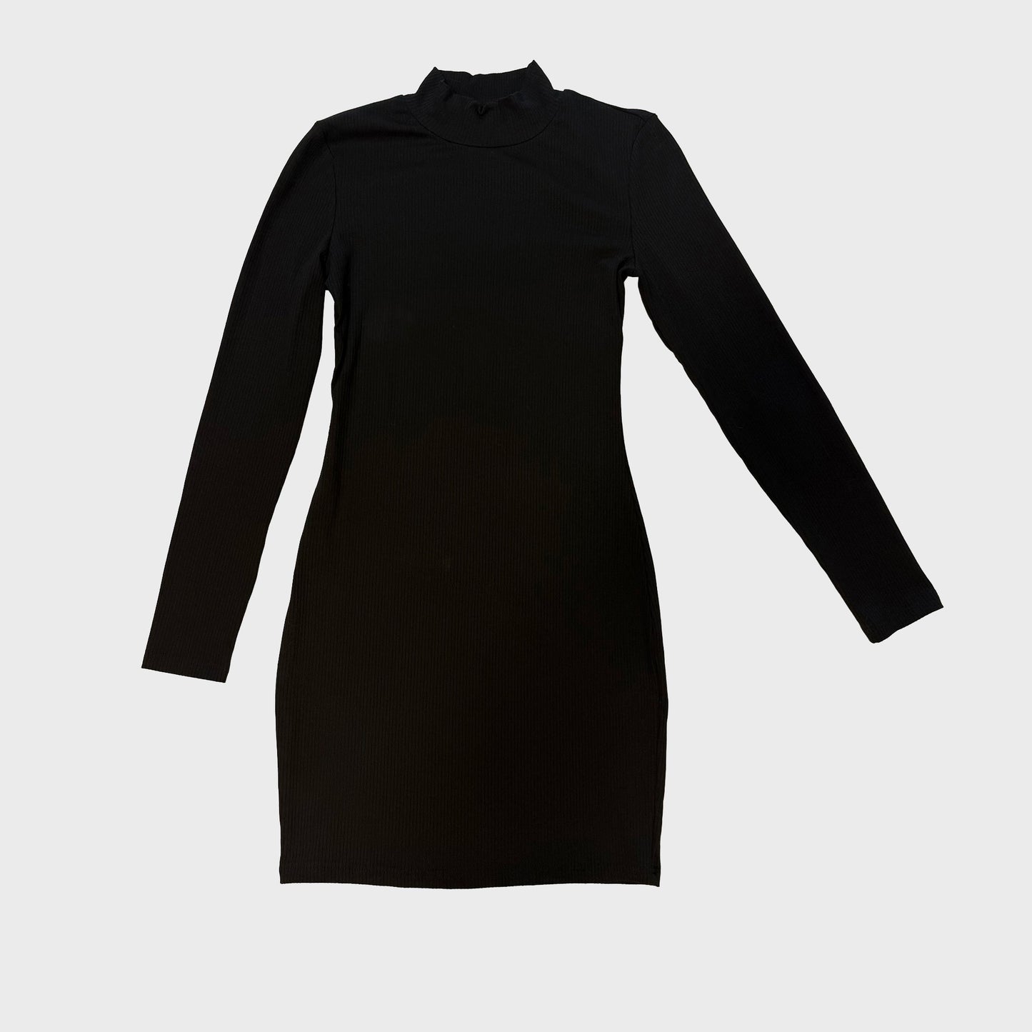 Vestido corto manga larga negro liso