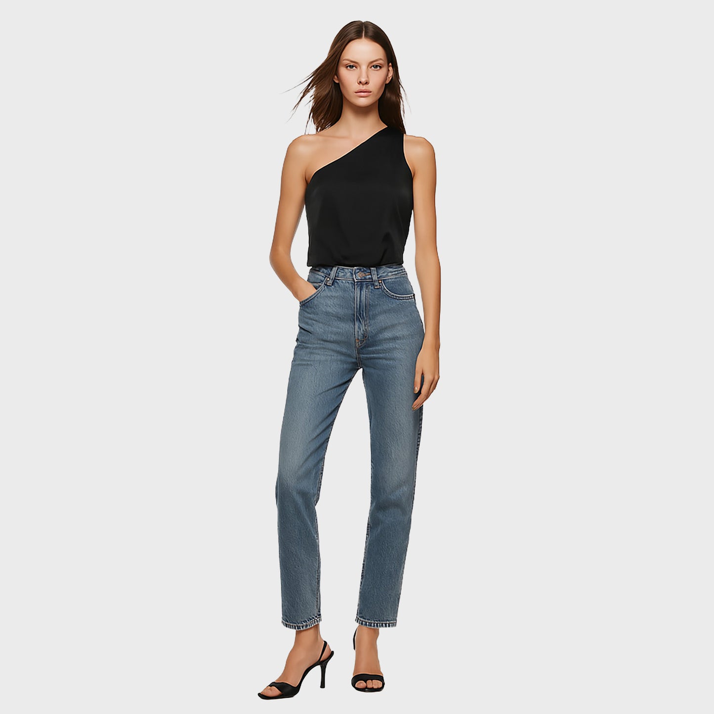 Blusa negra de un solo hombro