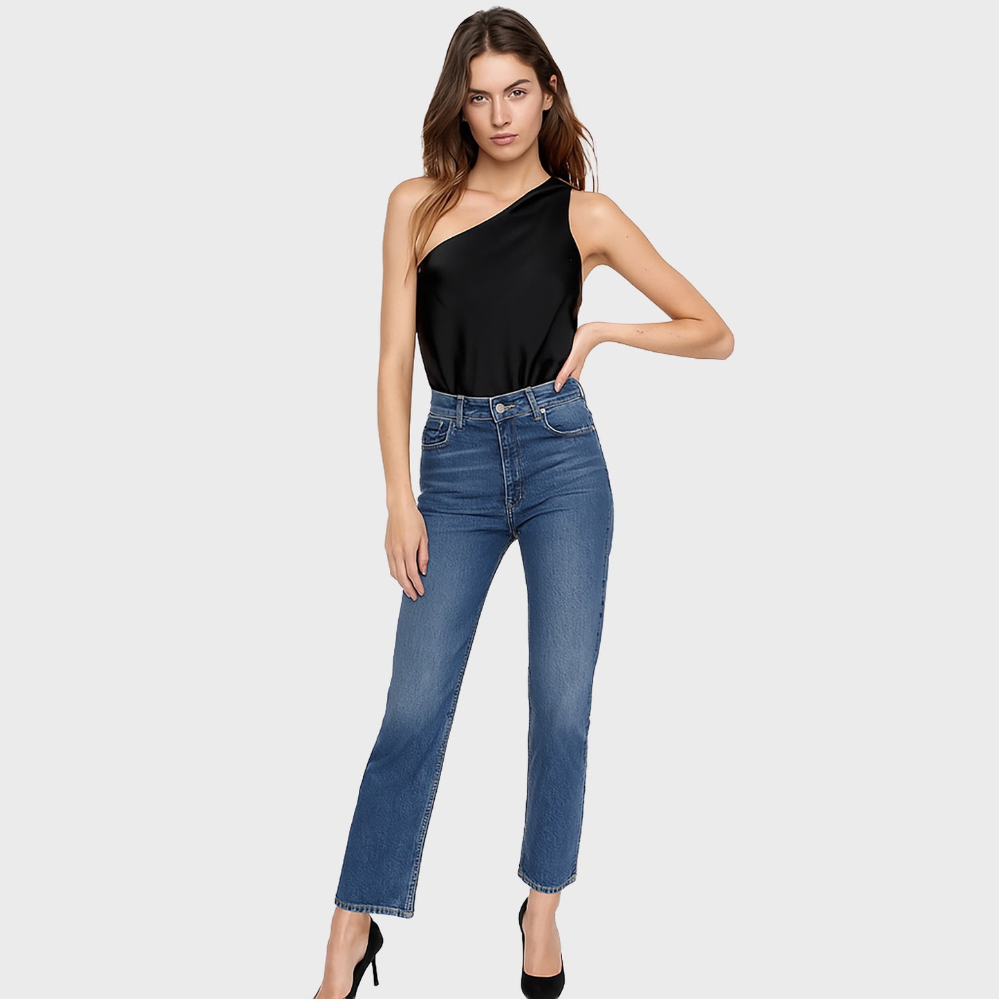 Blusa negra de un solo hombro