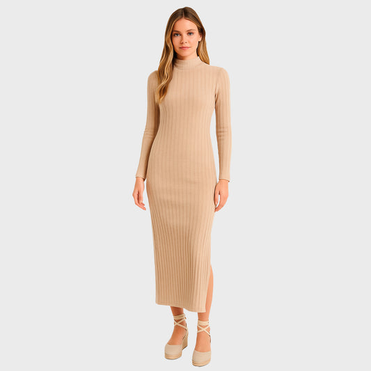 Vetido beige largo cuello alto