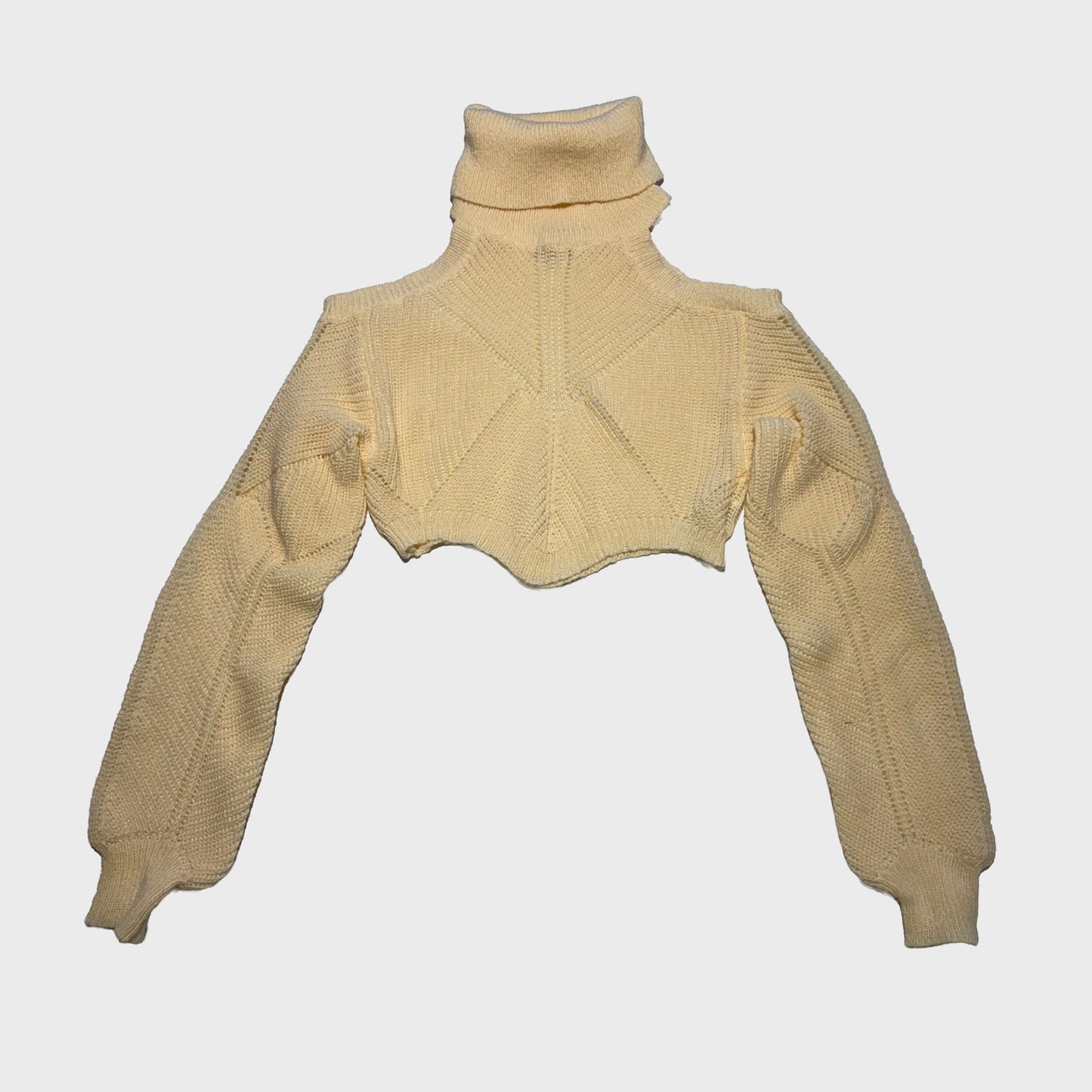Blusa beige  corta manga larga cuello alto