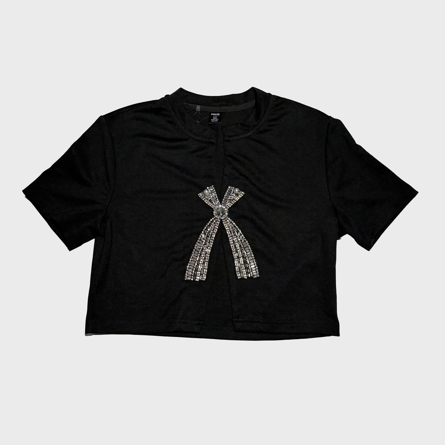 Blusa negra corta con lazo de diamantes