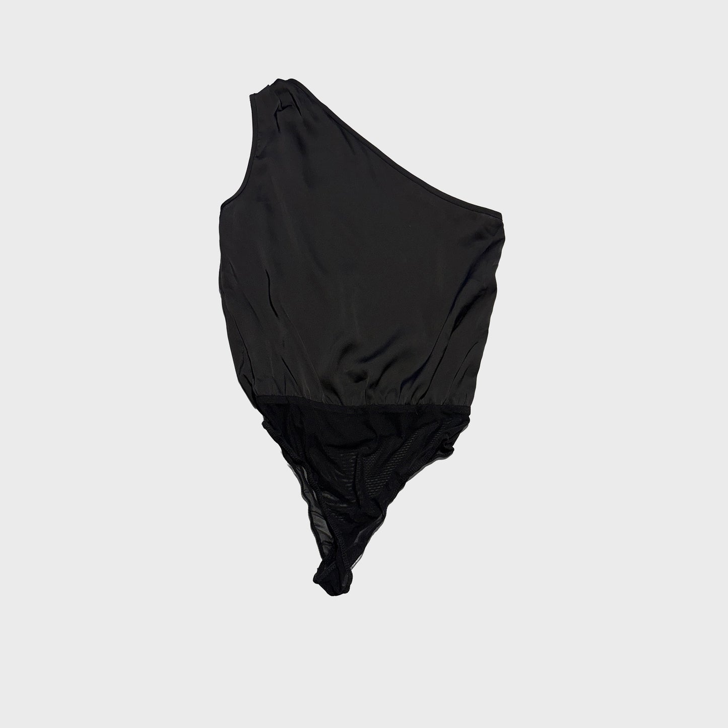 Blusa negra de un solo hombro